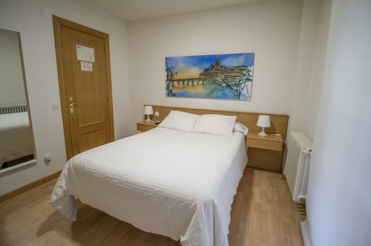 Pension Oasis Zamora Buitenkant foto