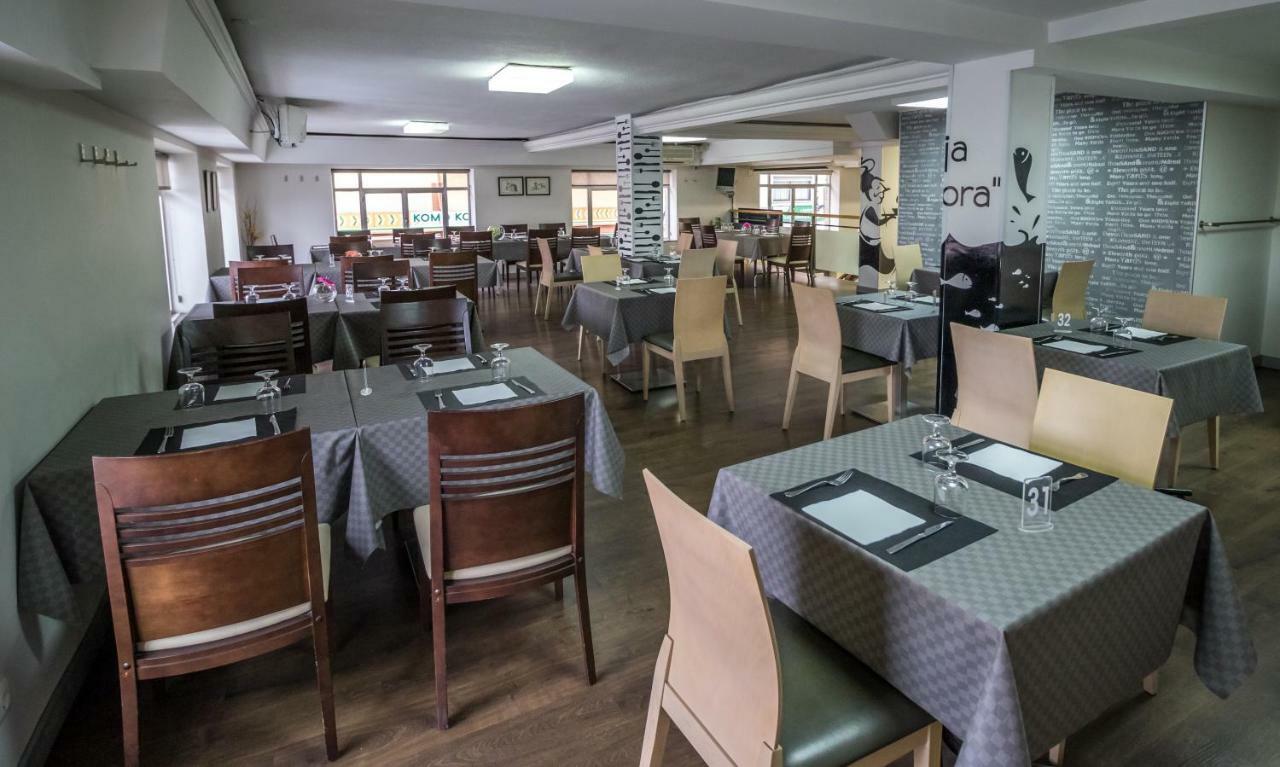 Pension Oasis Zamora Buitenkant foto