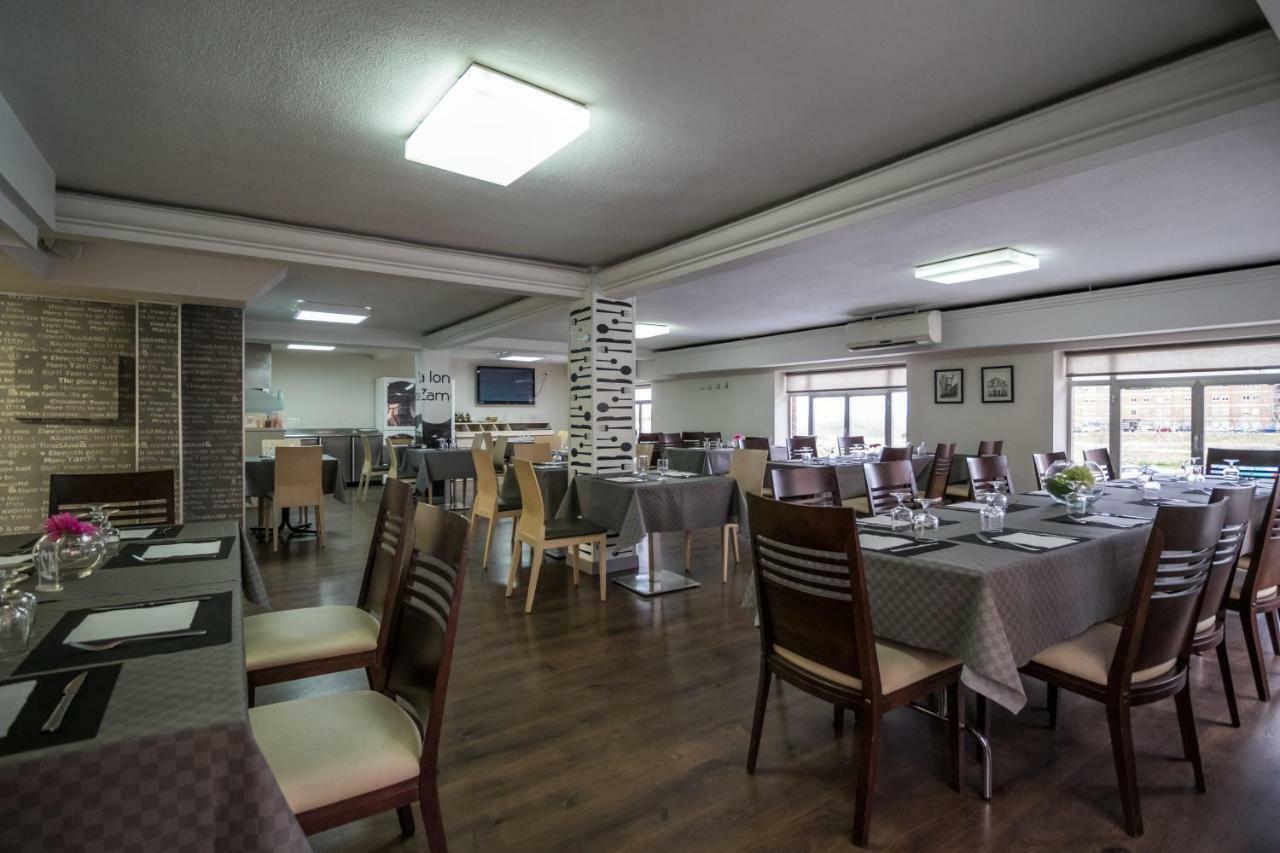 Pension Oasis Zamora Buitenkant foto